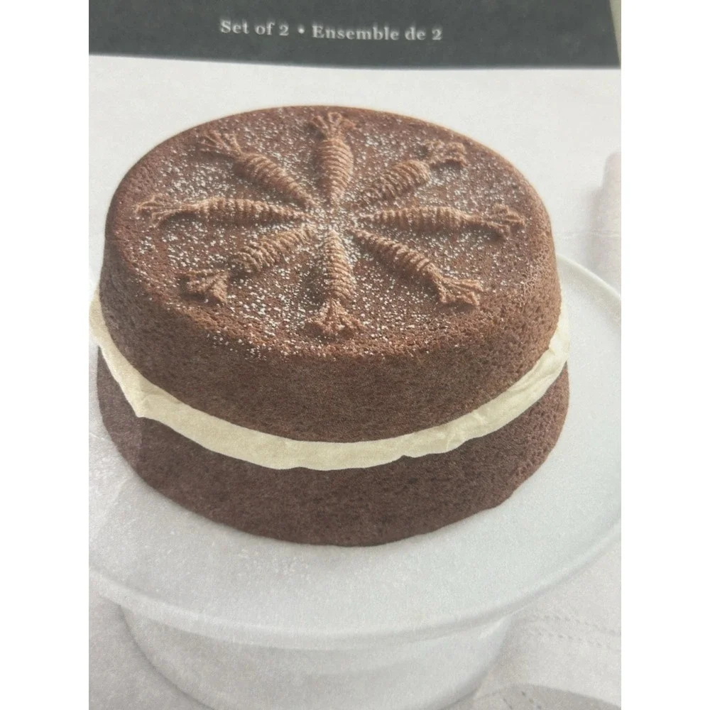 William Sanoma Carrot Layer Cake Pan Set